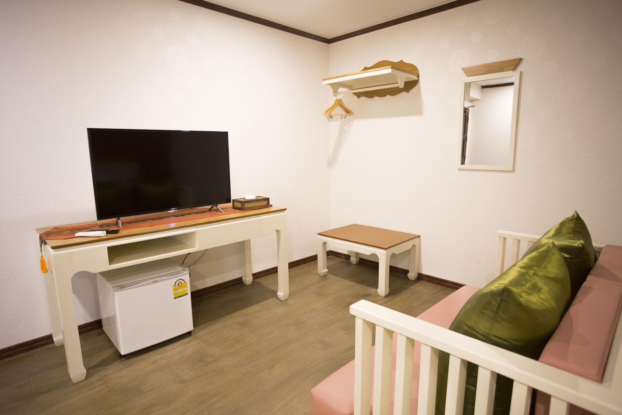 J&Y Hotel Latphrao 35 Bangkok Extérieur photo