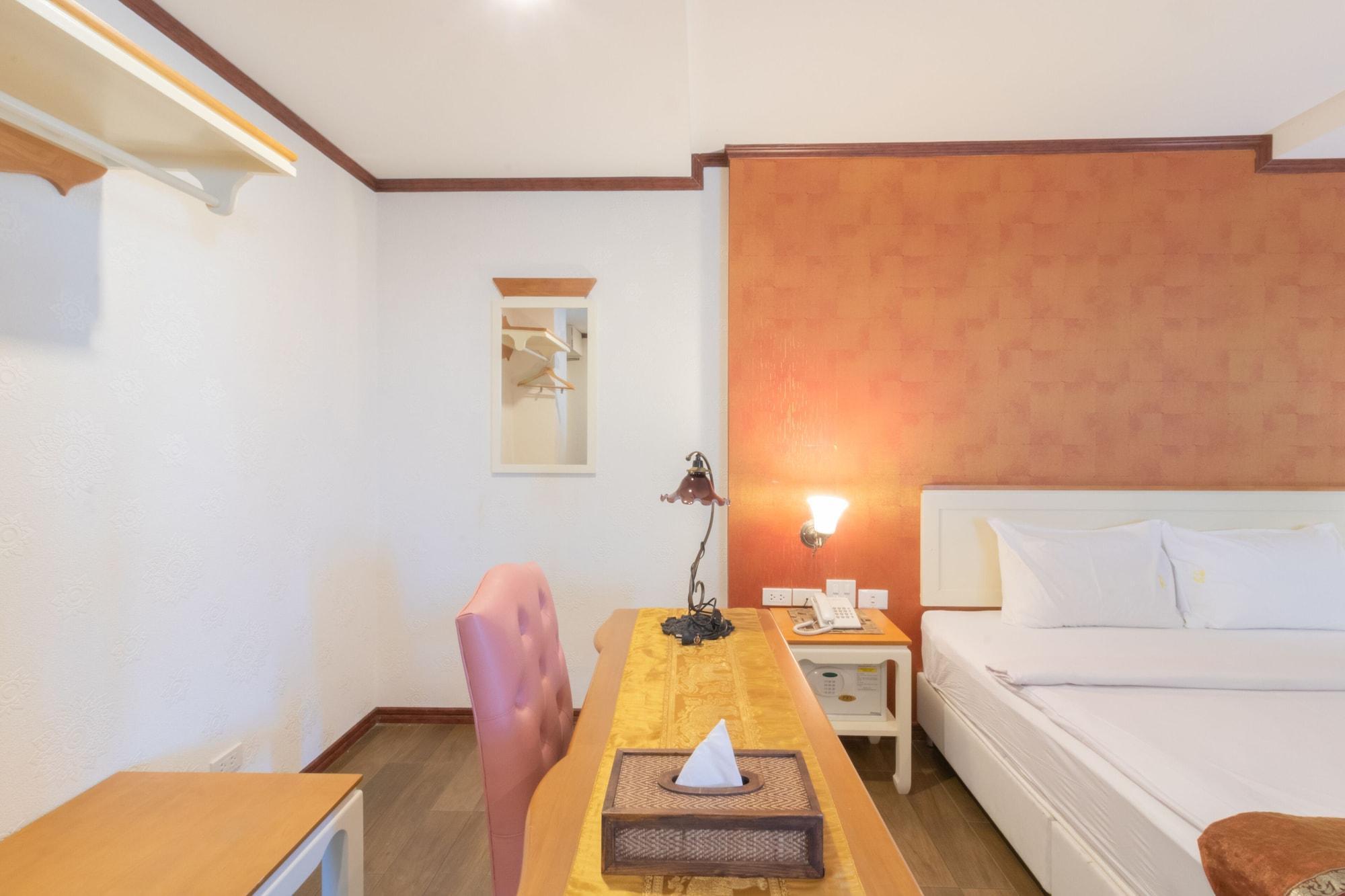 J&Y Hotel Latphrao 35 Bangkok Extérieur photo