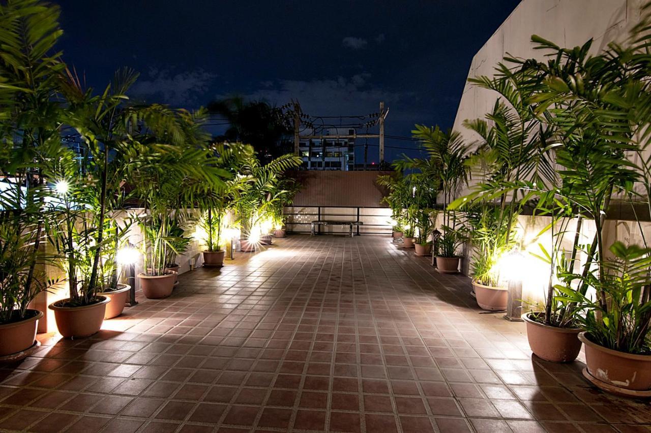 J&Y Hotel Latphrao 35 Bangkok Extérieur photo